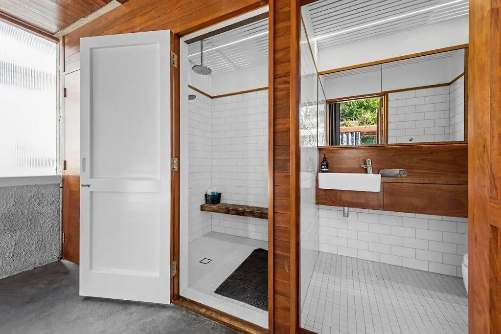 Inside Out! ~ 3 Bed House ~ Toowong Villa Brisbane Australia