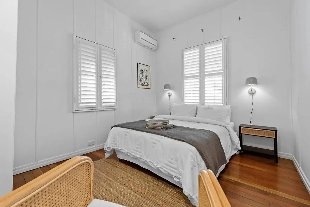 Inside Out! ~ 3 Bed House ~ Toowong Villa Brisbane